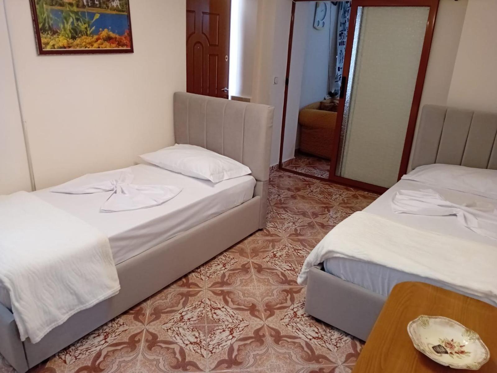 Gogo'S Sea Side Apartment Sarandë Exterior foto